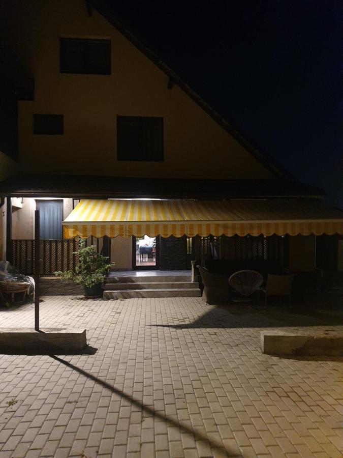Pensiunea Relax Curtea De Arges Bagian luar foto
